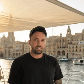 Markus, your host, on deck in Birgu