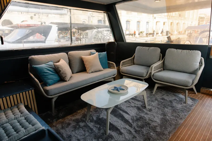 Saloon with sofa, two armchairs and panoramic windows