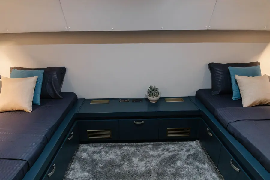 Twin cabin with two single beds